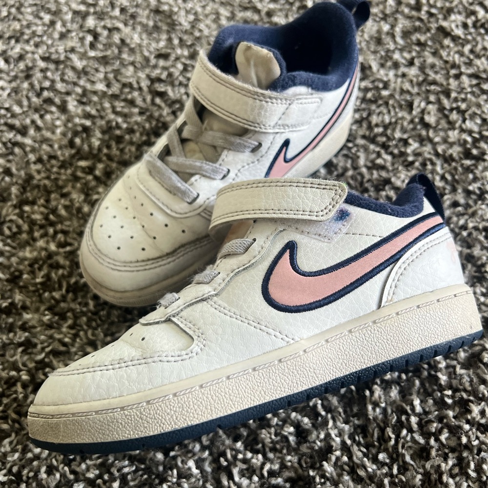 Nike White and Pink Sneakers with Chunky Sole